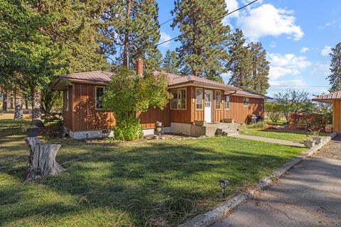 Tiny photo for 32486 Modoc Point Road, Chiloquin, OR 97624 (MLS # 220213730)