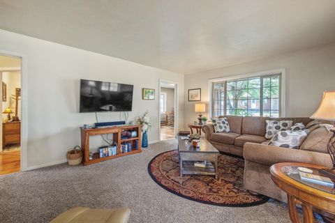 Tiny photo for 32486 Modoc Point Road, Chiloquin, OR 97624 (MLS # 220213730)