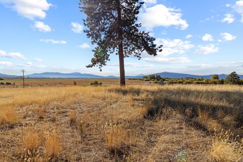 Tiny photo for 32486 Modoc Point Road, Chiloquin, OR 97624 (MLS # 220213730)