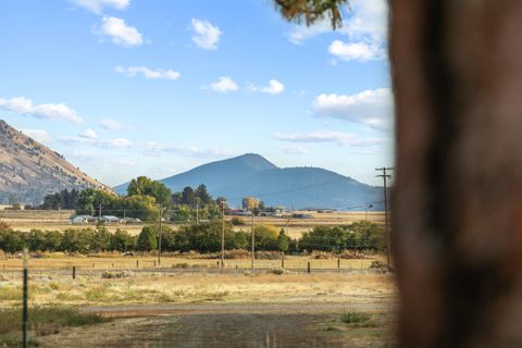 Tiny photo for 32486 Modoc Point Road, Chiloquin, OR 97624 (MLS # 220213730)