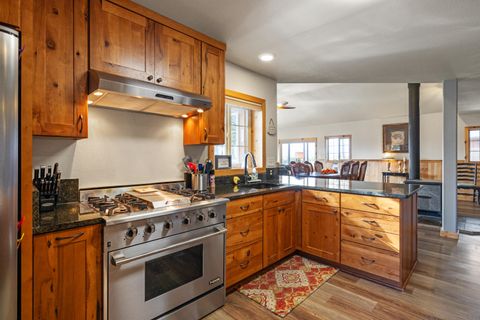 Tiny photo for 32486 Modoc Point Road, Chiloquin, OR 97624 (MLS # 220213730)