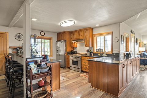 Tiny photo for 32486 Modoc Point Road, Chiloquin, OR 97624 (MLS # 220213730)