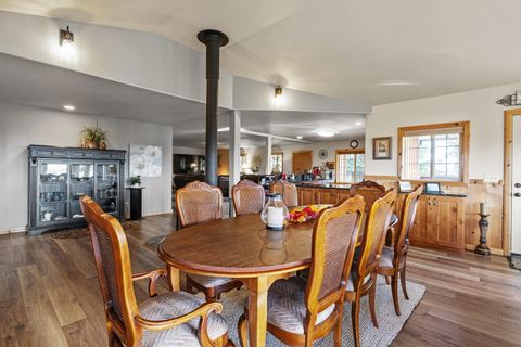 Tiny photo for 32486 Modoc Point Road, Chiloquin, OR 97624 (MLS # 220213730)