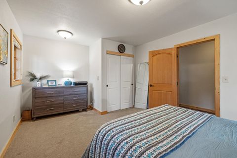 Tiny photo for 32486 Modoc Point Road, Chiloquin, OR 97624 (MLS # 220213730)