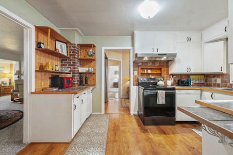 Tiny photo for 32486 Modoc Point Road, Chiloquin, OR 97624 (MLS # 220213730)