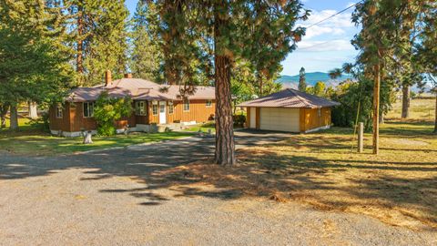 Tiny photo for 32486 Modoc Point Road, Chiloquin, OR 97624 (MLS # 220213730)