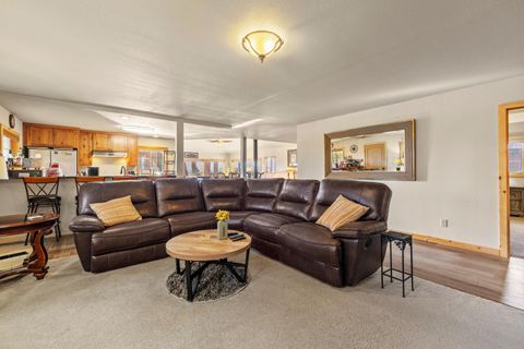 Tiny photo for 32486 Modoc Point Road, Chiloquin, OR 97624 (MLS # 220213730)