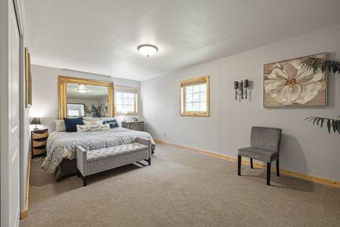 Tiny photo for 32486 Modoc Point Road, Chiloquin, OR 97624 (MLS # 220213730)