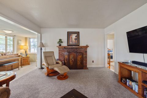 Tiny photo for 32486 Modoc Point Road, Chiloquin, OR 97624 (MLS # 220213730)