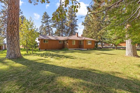 Tiny photo for 32486 Modoc Point Road, Chiloquin, OR 97624 (MLS # 220213730)