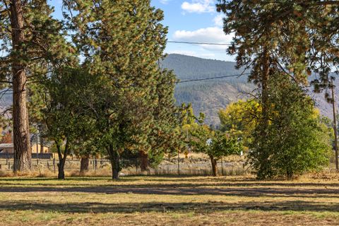 Tiny photo for 32486 Modoc Point Road, Chiloquin, OR 97624 (MLS # 220213730)