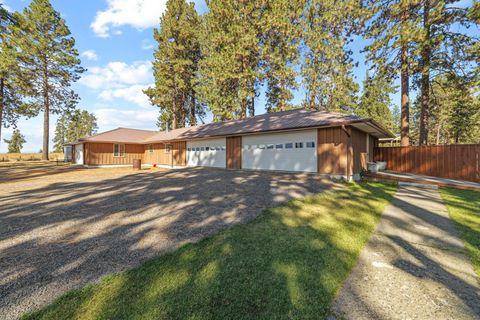 Tiny photo for 32486 Modoc Point Road, Chiloquin, OR 97624 (MLS # 220213730)