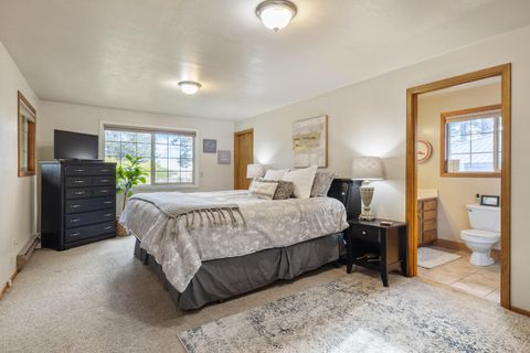 Tiny photo for 32486 Modoc Point Road, Chiloquin, OR 97624 (MLS # 220213730)