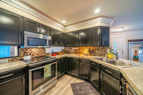 Tiny photo for 61150 Geary Drive, Bend, OR 97702 (MLS # 220213307)