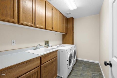 Tiny photo for 1403 Larson Creek Drive, Medford, OR 97504 (MLS # 220226110)