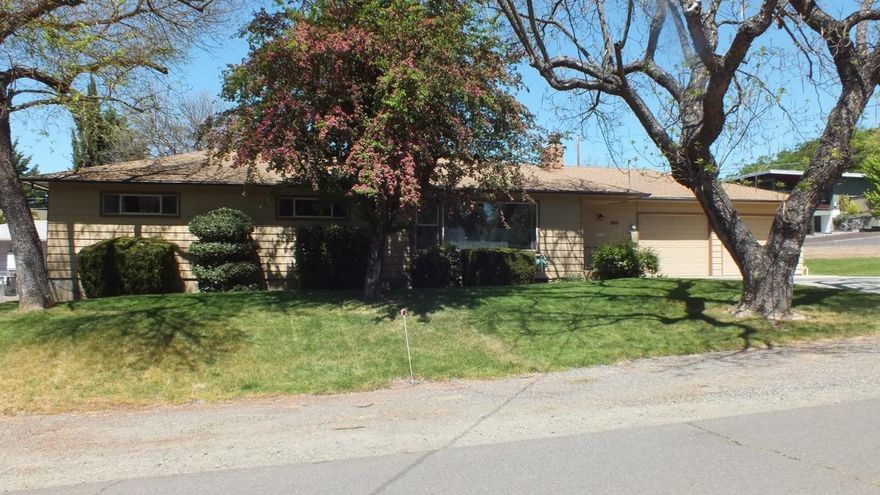 Wonderful starter home or great home for an investor. Hard to find 4 bedroom in East Medford in this price range. Home has a build in gas fireplace insert. Extra large lot .31 acre. Buyer to do due diligence to see if lot can be subdivided. Newer Vinyl windows, 1950's home that is a one owner and has been taken good care of plus a 660 square foot double garage. Home is on a corner lot and is in a very quiet neighborhood.