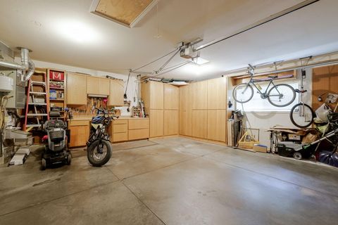 Tiny photo for 3123 NW Clubhouse Drive, Bend, OR 97703 (MLS # 220215358)