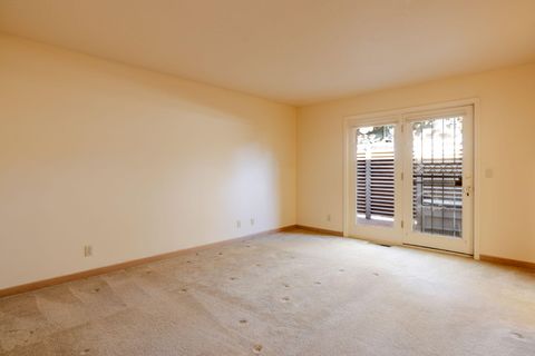 Tiny photo for 3123 NW Clubhouse Drive, Bend, OR 97703 (MLS # 220215358)