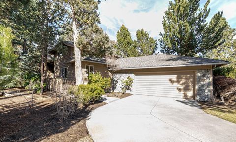 Tiny photo for 3123 NW Clubhouse Drive, Bend, OR 97703 (MLS # 220215358)