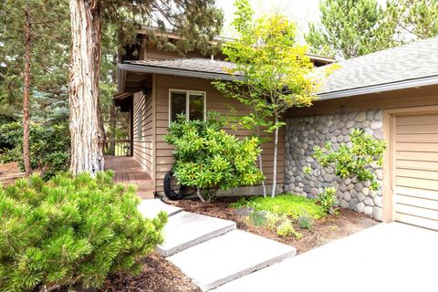 Tiny photo for 3123 NW Clubhouse Drive, Bend, OR 97703 (MLS # 220215358)