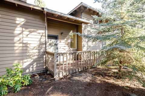 Tiny photo for 3123 NW Clubhouse Drive, Bend, OR 97703 (MLS # 220215358)