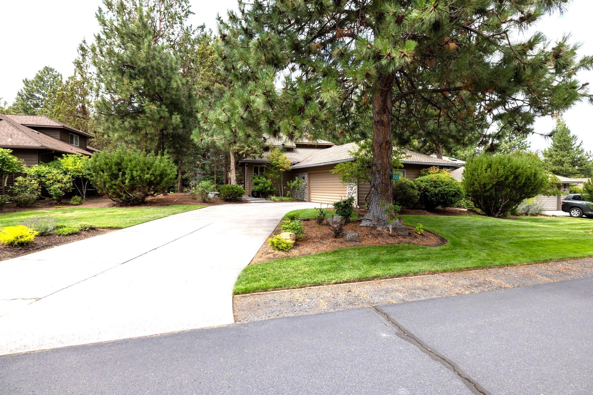 3123 NW Clubhouse Drive