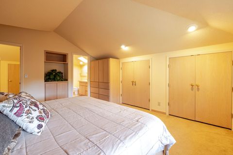 Tiny photo for 3123 NW Clubhouse Drive, Bend, OR 97703 (MLS # 220215358)