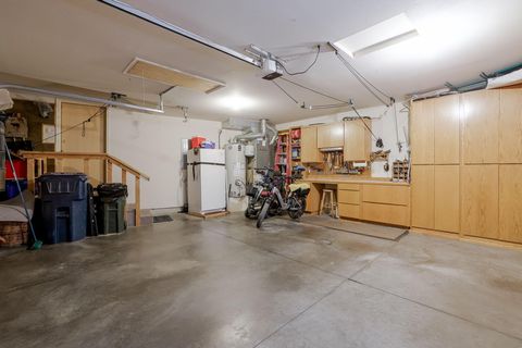 Tiny photo for 3123 NW Clubhouse Drive, Bend, OR 97703 (MLS # 220215358)