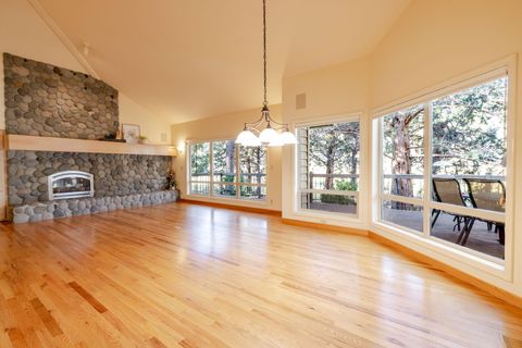 Tiny photo for 3123 NW Clubhouse Drive, Bend, OR 97703 (MLS # 220215358)