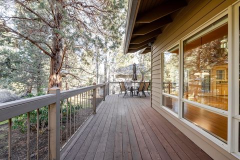 Tiny photo for 3123 NW Clubhouse Drive, Bend, OR 97703 (MLS # 220215358)