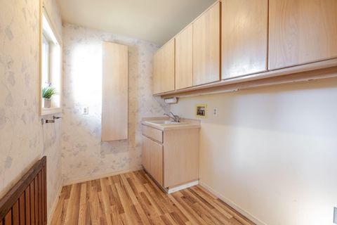 Tiny photo for 3123 NW Clubhouse Drive, Bend, OR 97703 (MLS # 220215358)