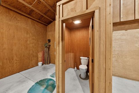 Tiny photo for 69255 Crooked Horseshoe Road, Sisters, OR 97759 (MLS # 220215140)