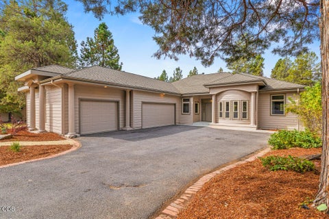 Photo of 9522 Kestrel Road, Klamath Falls, OR 97601 (MLS # 220229236)