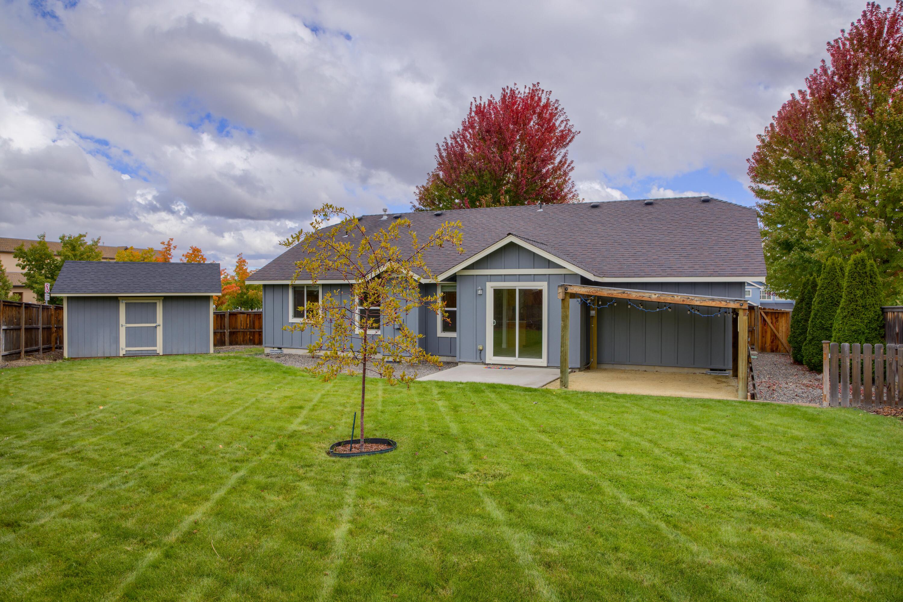 985 SW Rimrock Way