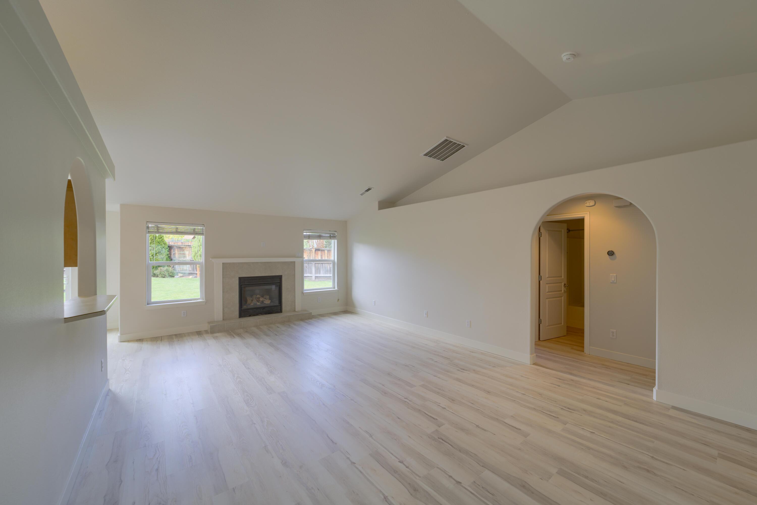 985 SW Rimrock Way