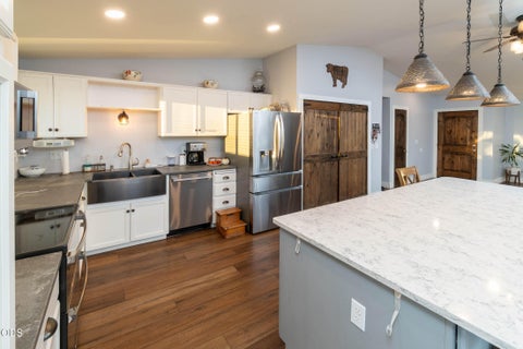 Tiny photo for 5097 SE Iowa Avenue, Prineville, OR 97754 (MLS # 220229894)