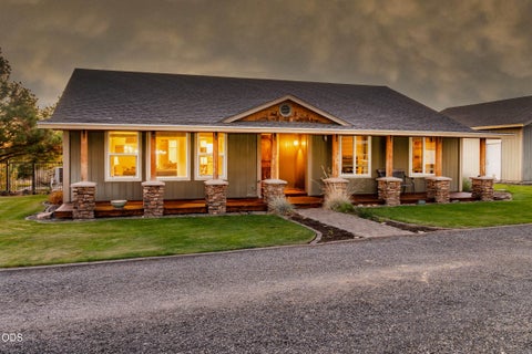 Photo of 5097 SE Iowa Avenue, Prineville, OR 97754 (MLS # 220229894)
