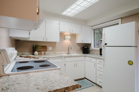 Tiny photo for 18015 Diamond Peak Lane #11, Sunriver, OR 97707 (MLS # 220211675)