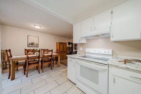 Tiny photo for 18015 Diamond Peak Lane #11, Sunriver, OR 97707 (MLS # 220211675)