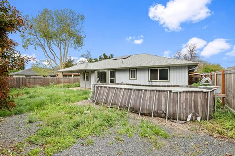 Tiny photo for 540 Jeanette Avenue, Medford, OR 97501 (MLS # 220219964)