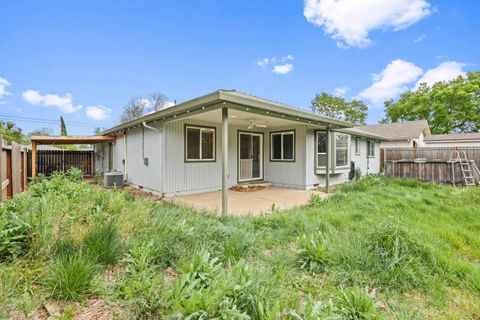 Tiny photo for 540 Jeanette Avenue, Medford, OR 97501 (MLS # 220219964)