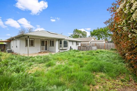 Tiny photo for 540 Jeanette Avenue, Medford, OR 97501 (MLS # 220219964)