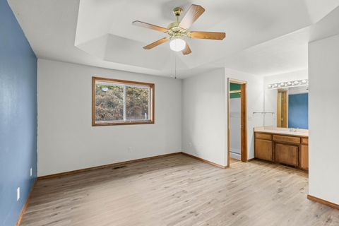 Tiny photo for 540 Jeanette Avenue, Medford, OR 97501 (MLS # 220219964)