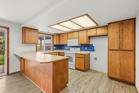 Tiny photo for 540 Jeanette Avenue, Medford, OR 97501 (MLS # 220219964)