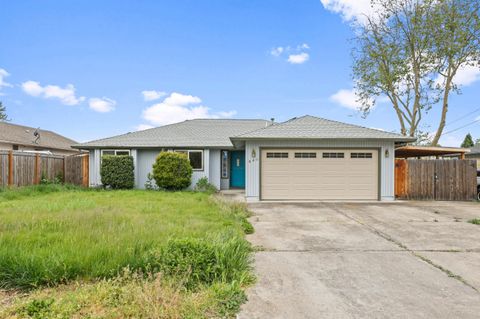 Photo of 540 Jeanette Avenue, Medford, OR 97501 (MLS # 220219964)