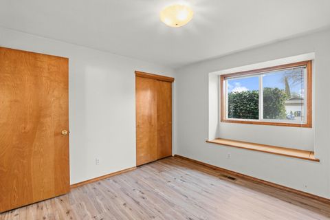 Tiny photo for 540 Jeanette Avenue, Medford, OR 97501 (MLS # 220219964)