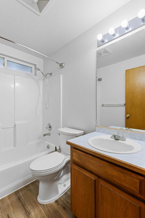 Tiny photo for 540 Jeanette Avenue, Medford, OR 97501 (MLS # 220219964)