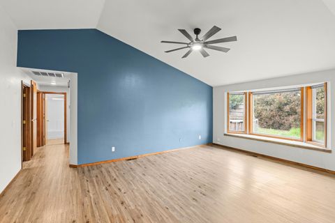 Tiny photo for 540 Jeanette Avenue, Medford, OR 97501 (MLS # 220219964)