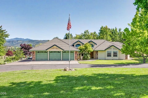 Photo of 3939 Tami Lane, Central Point, OR 97502 (MLS # 220223389)