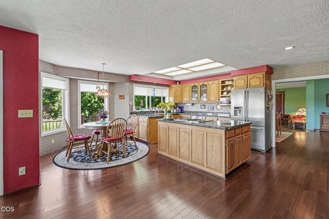 Tiny photo for 3939 Tami Lane, Central Point, OR 97502 (MLS # 220223389)